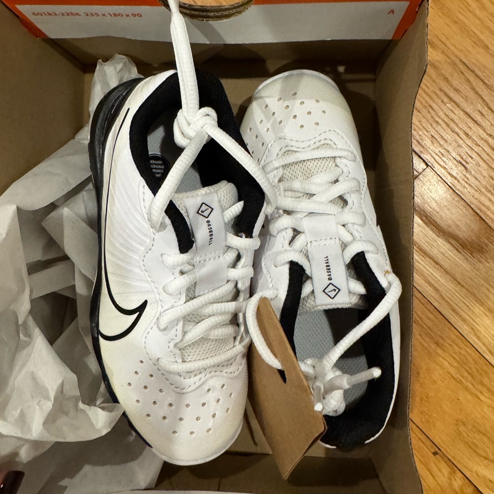 Nike Alpha Huarache 4 Kystn BG in White and Anthracite NEW IN BOX